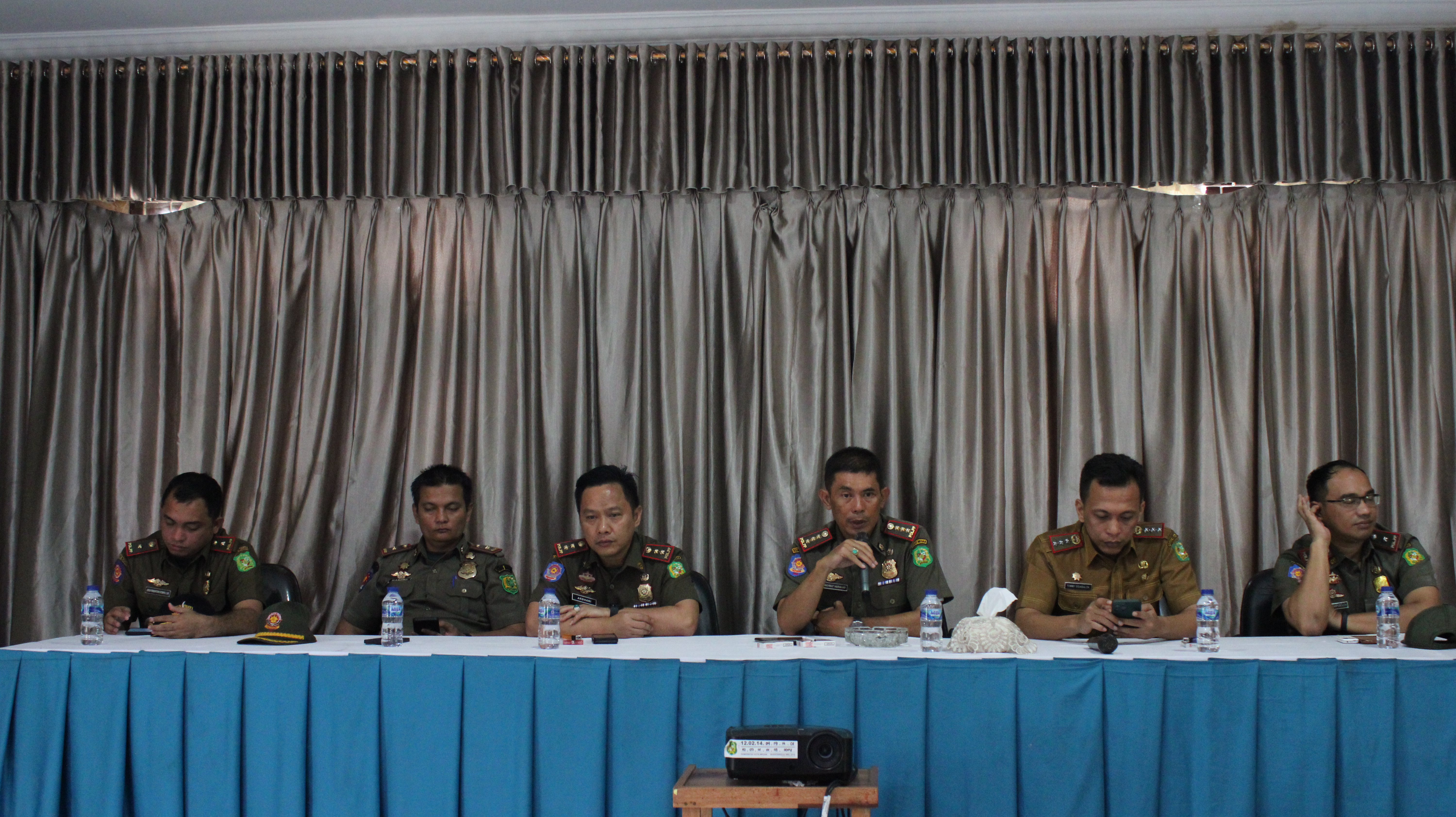 Apel Gabungan Jajaran Kecamatan Medan Maimun Bersama Satuan Polisi Pamong Praja Kota Medan Di Halaman Kantor Camat Medan Maimun